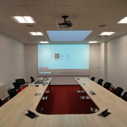 videoproiector sala conferinta CHR